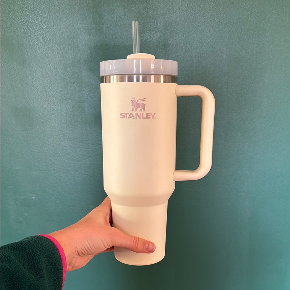 Stanley Cream 40oz Quencher Tumbler with Handle